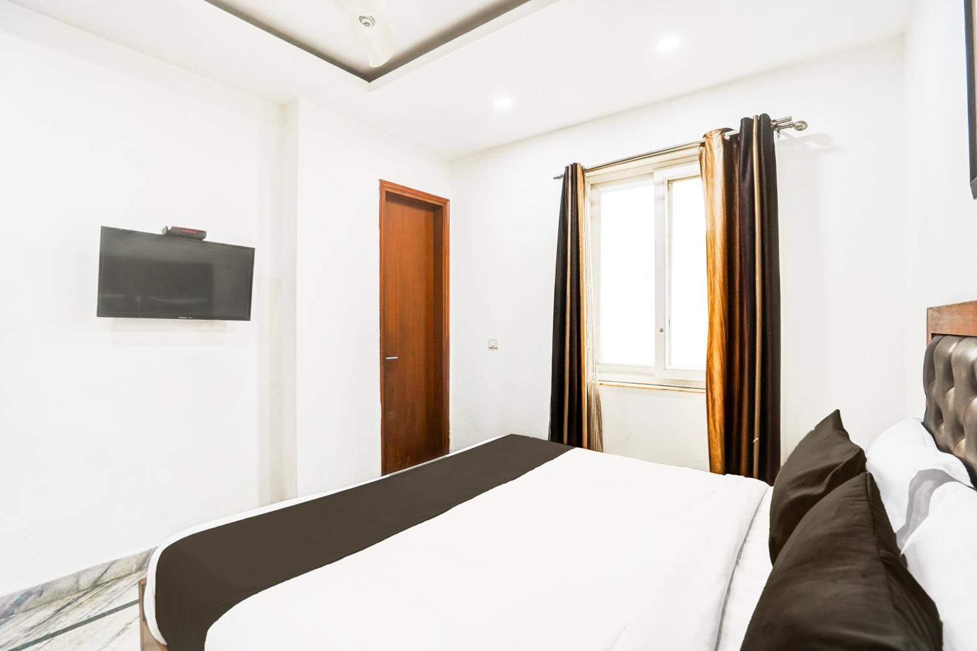 Super Collection O Sector 110 Noida Hotel Bagian luar foto